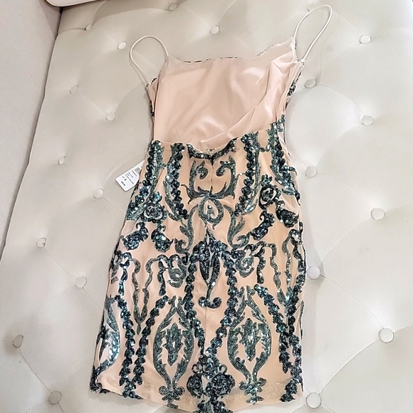 Beautiful & Very sexy party dress.  Size Small. New. - Picture 3 of 4